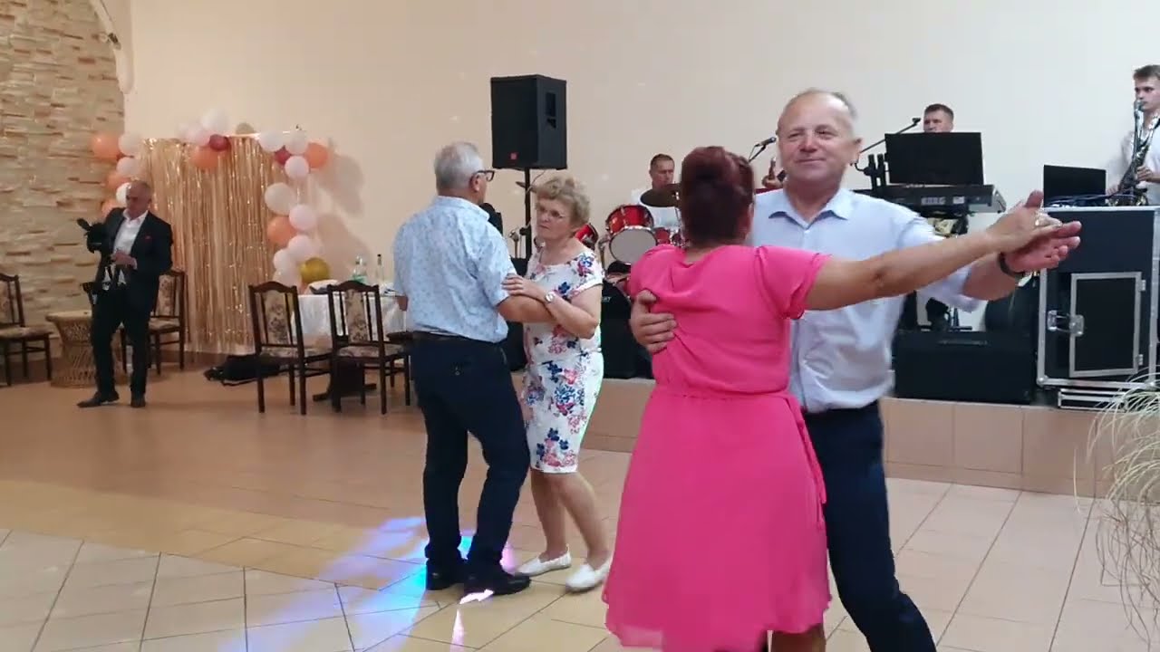 MŁODY TANCERZ spod Ostrowca potańcował na zabawie w DW BURSZTYN w Garbatce Letnisko 29 06 2024
