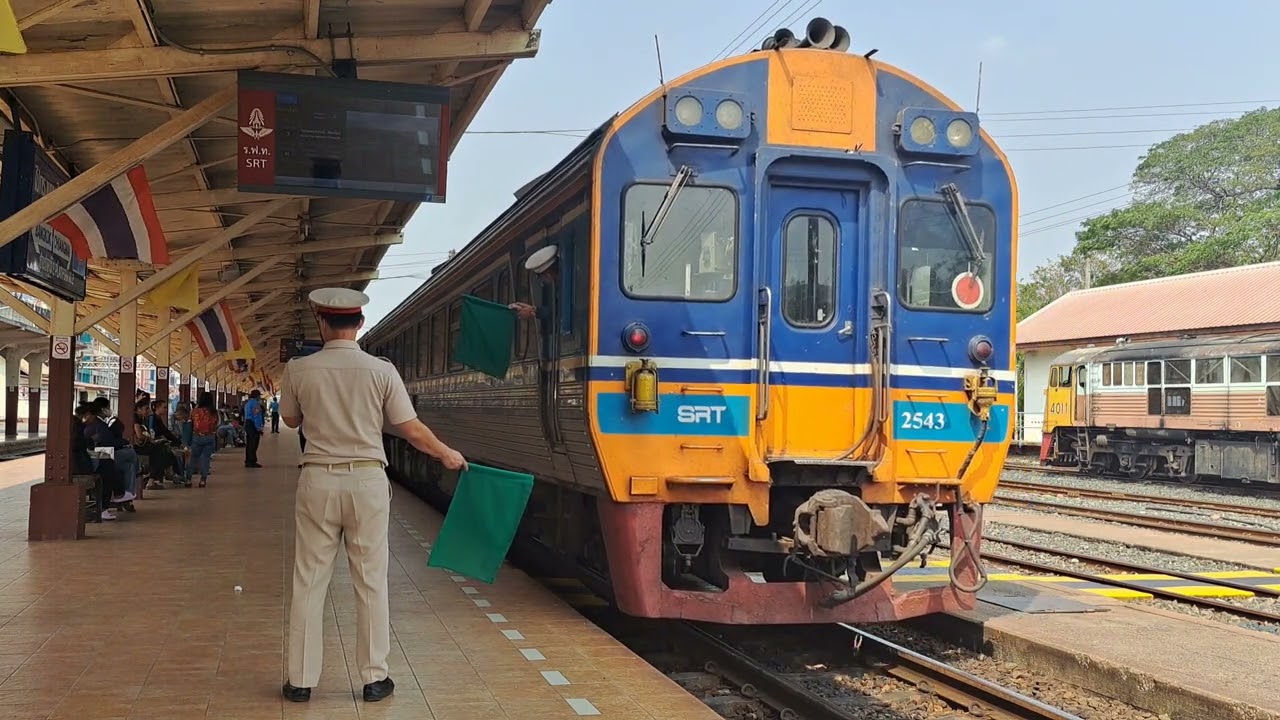 รถไฟที่สถานีรถไฟพิษณุโลก 102/7/402/111/8