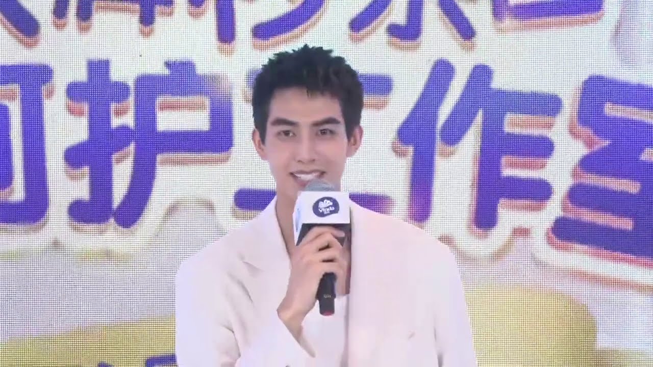 宋威龙为粉丝做棉花糖 称与谭松韵张新成相处氛围好