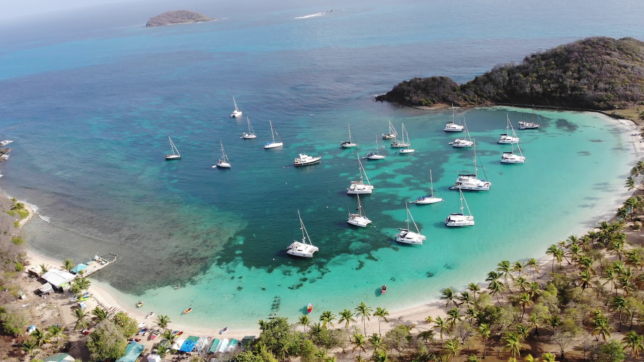 Salt Whistle Bay in 4K, Mayreau Island, Grenadines, St. Vincent, Karibik (Caribbean)