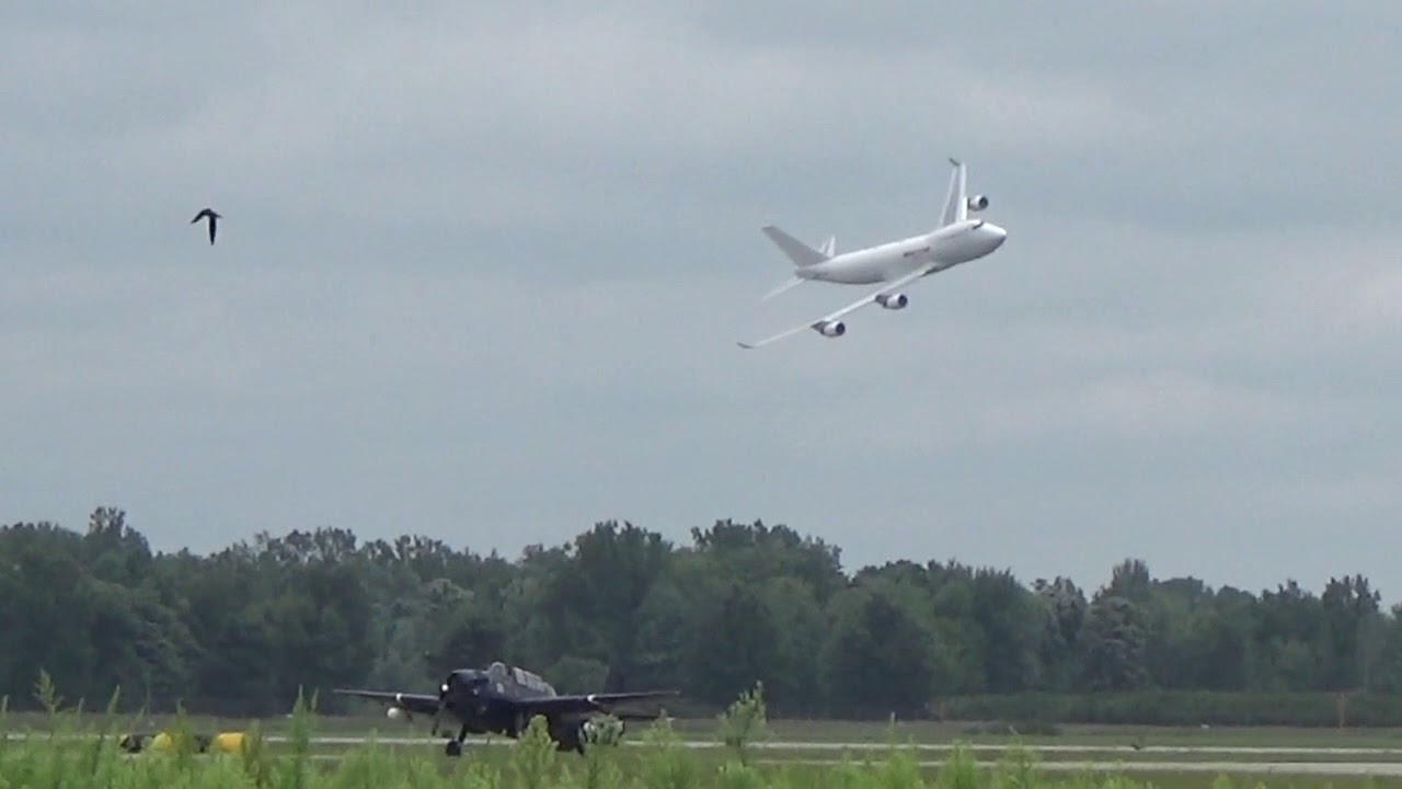 Kalitta Air 747 Flyby_Thunder Over Michigan 2018