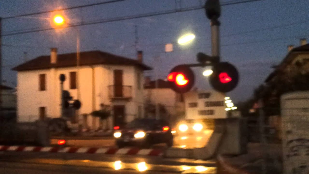 Passaggio a Livello 1+545, Linea Udine-P.M. Vat - WRRS [Failed Video]