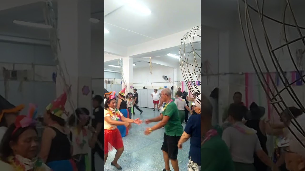 Carnaval no Centro de Convivência.Animacão, alegria e união com amigos foi um sucesso.🎉🎉🎊🎊