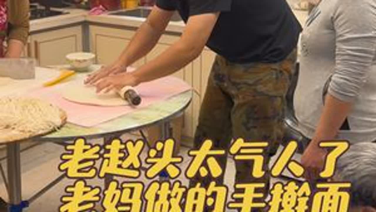 老妈做的手擀面太好吃了 #记录我的农村生活 #乡村美食 #带你看三农 @DOU+小助手