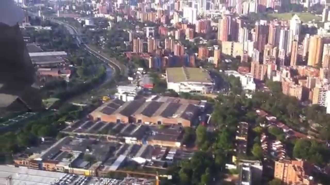 Landing in Medellín / Aterrizaje en Medellín