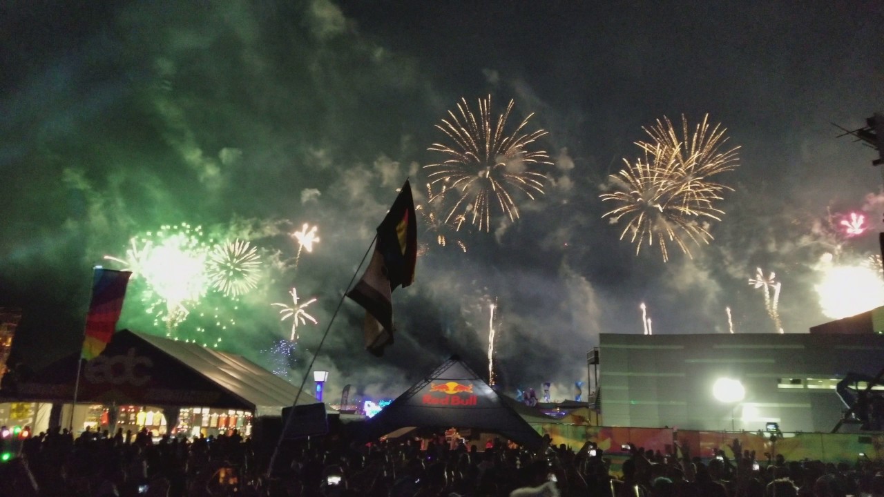 Best Angle - Porter Robinson Closing EDC 2017 - Goodbye / Language Live (+FIREWORKS!)