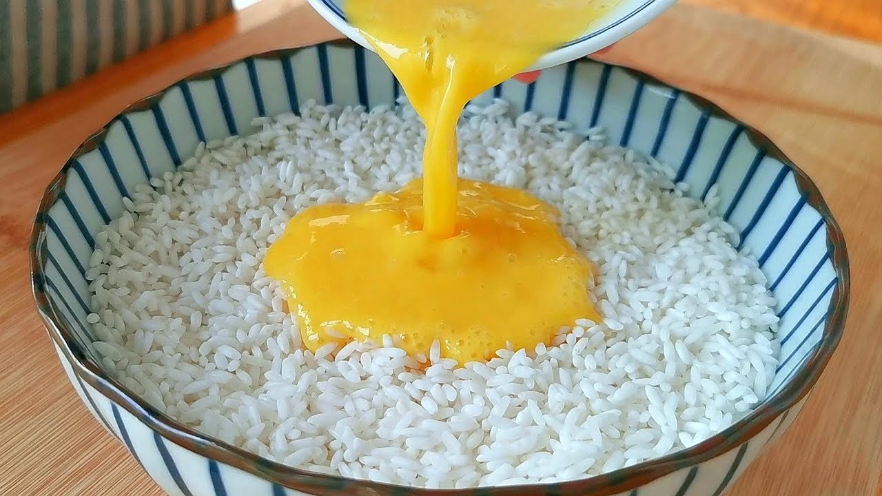 【小穎美食】大米別直接水煮了，淋2個雞蛋，不做米糕不烙餅，出鍋孩子搶著吃，解饞！