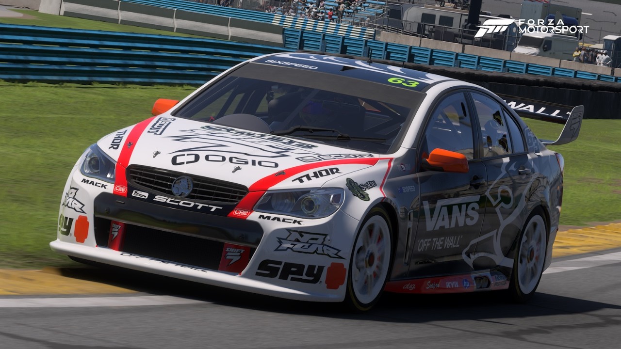 Forza Motorsport Holden VF Commodore Super2 Car Racing Around Daytona International Speedway
