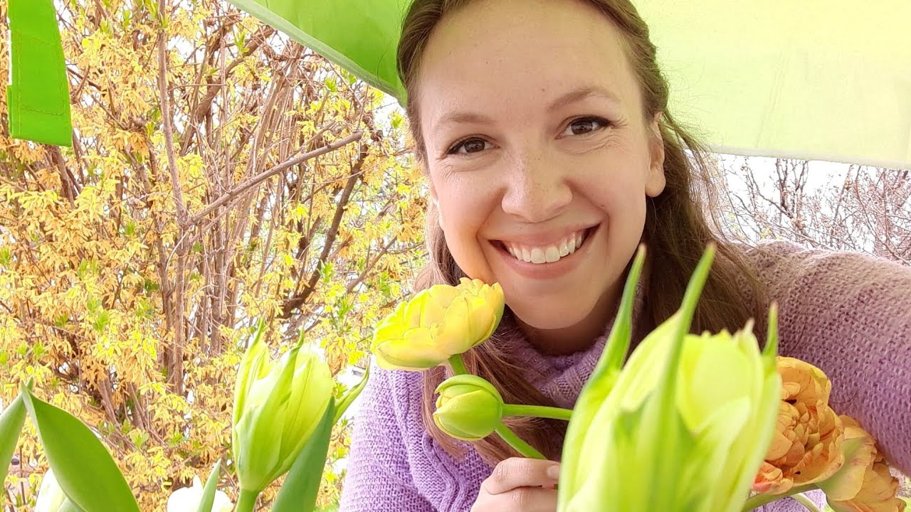 Spring Flower Stand Set Up, Mini Garden Tour, Chatting Pricing and Theft // Northlawn Flower Farm