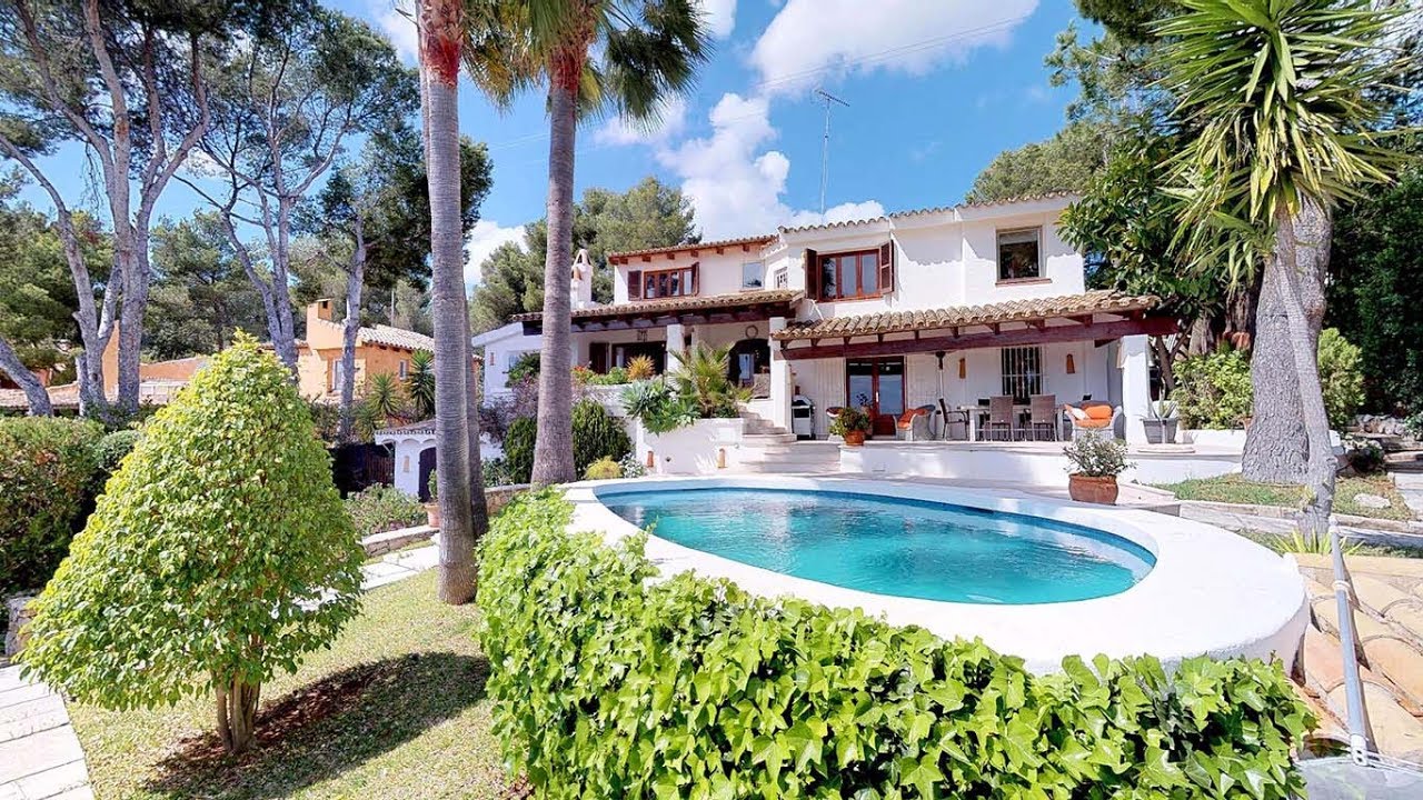 A sunny, luxury sea view villa for sale in Bendinat, Mallorca - A unique home...