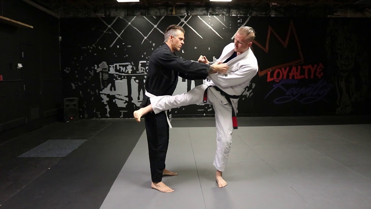 Helio Gracie Self-Defense #15 Double Collar Grab Defense (Hands Together)