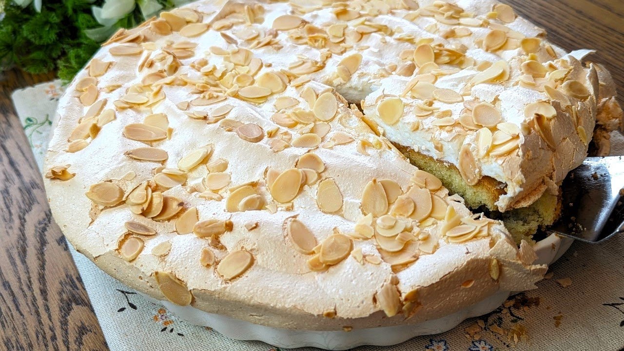 Der unglaublich leckere Rhabarber Kuchen mit einer knusprigen Baiserhaube | Backen mit Gechmack!