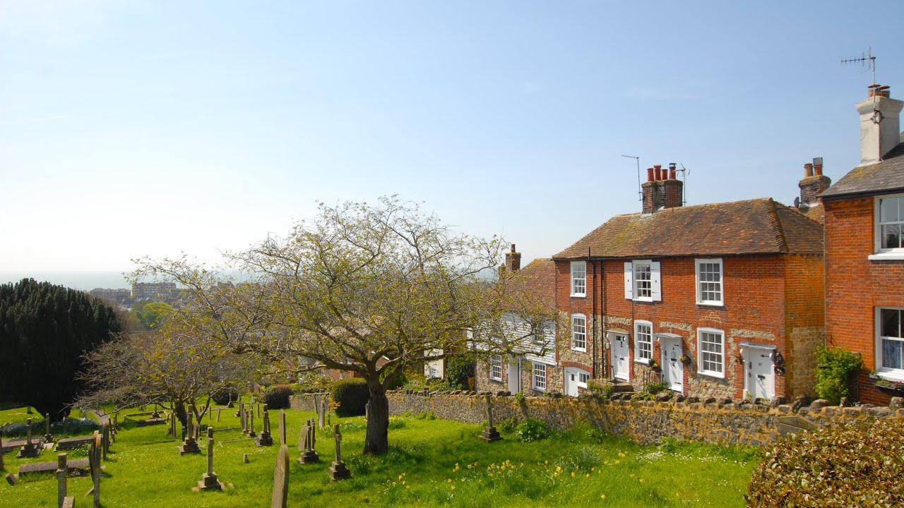 Ducks Cottage, 27 Church Hill, Hythe. CT21 5DW. £335,000 Freehold. Call 01303 266022.