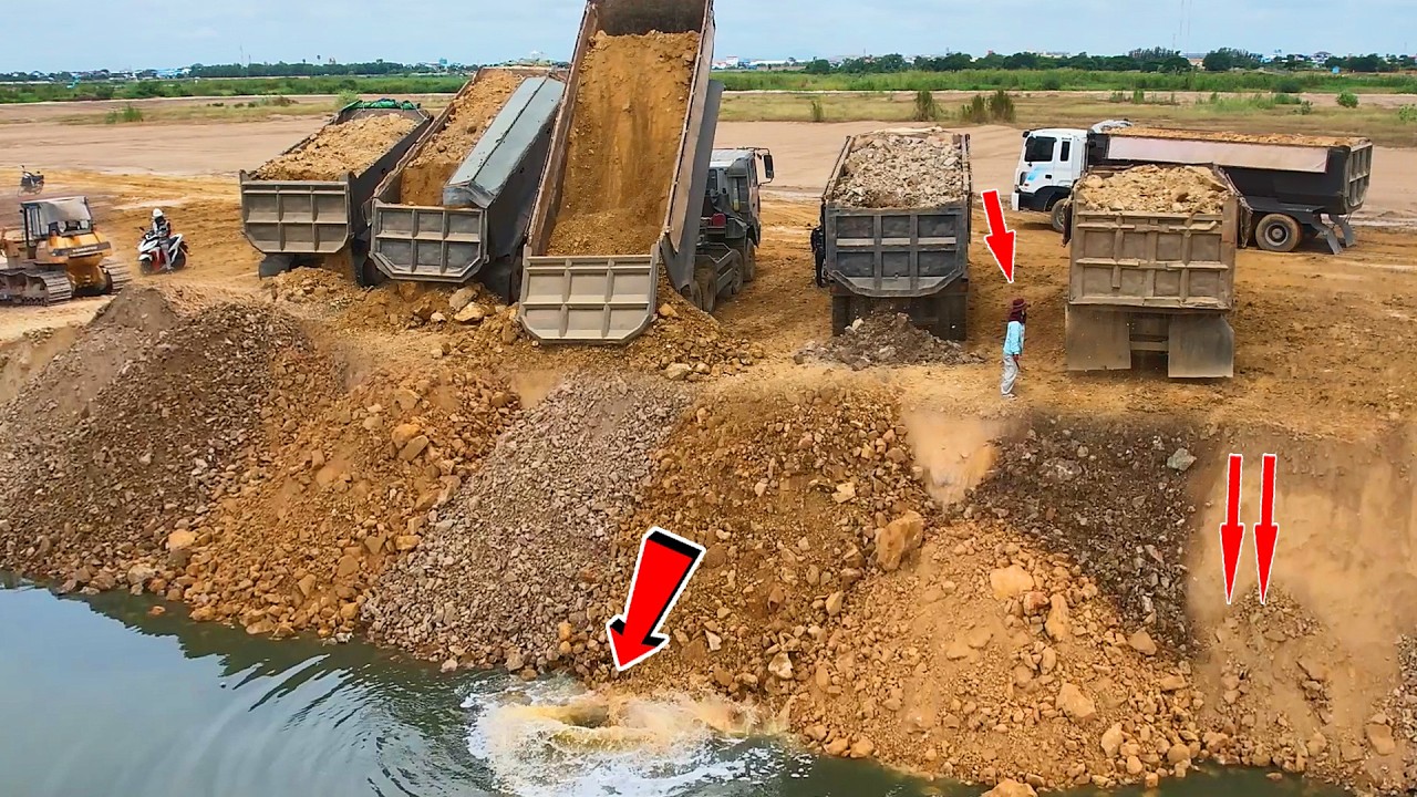 Be The New Project And Big Project DumpTruck 12Wheel 25TON Unloading Land With Bulldozer KOMATSU D58