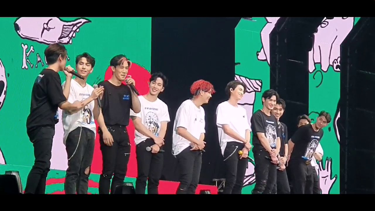13. คชา + 9 หนุ่ม โปรดส่งใครมารักฉันที เดินลงมาแจกดอกกุหลาบให้แฟนๆ + พูดขอบคุณ + มันคงเป็นความรัก