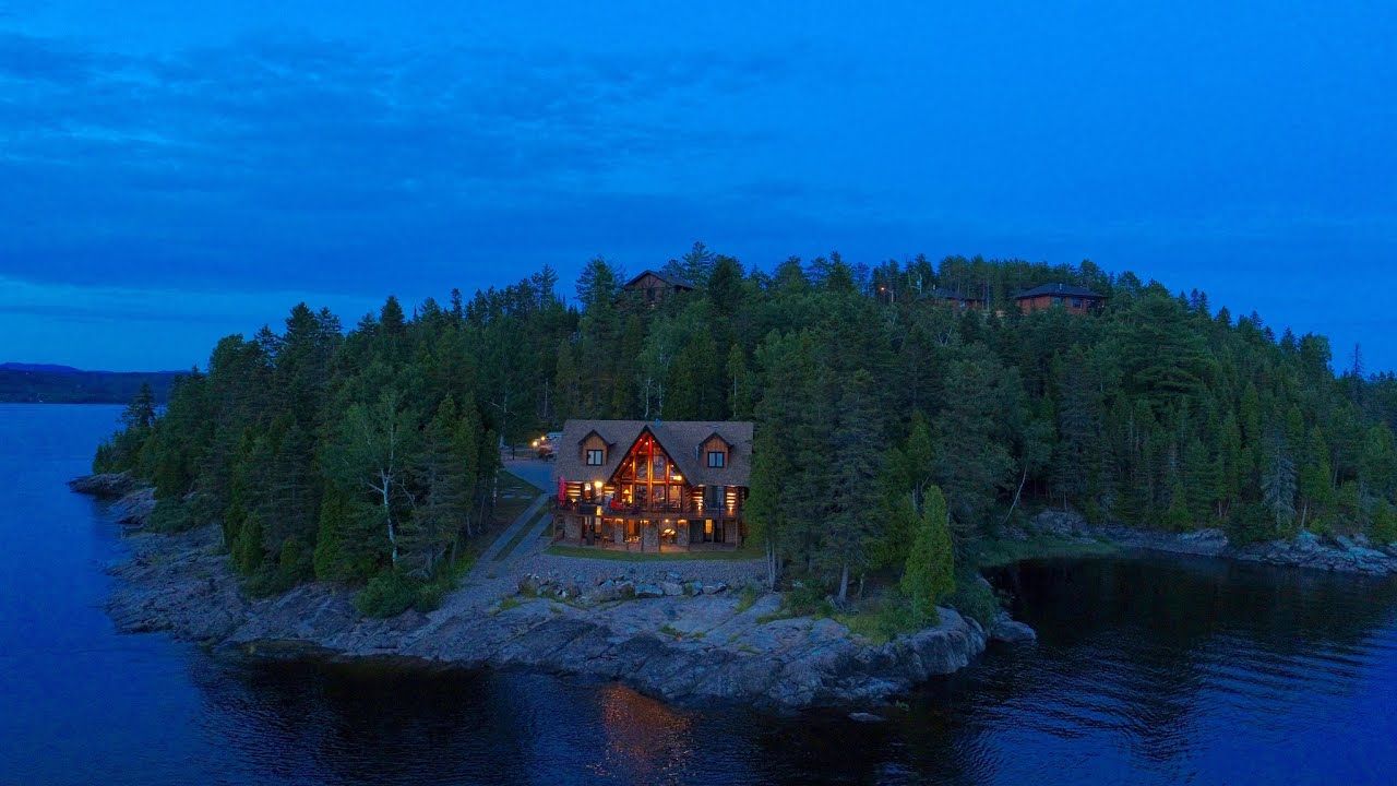 Maison Scandinave à vendre | Emplacement de rêve | CANADA, QUEBEC, CHICOUTIMI