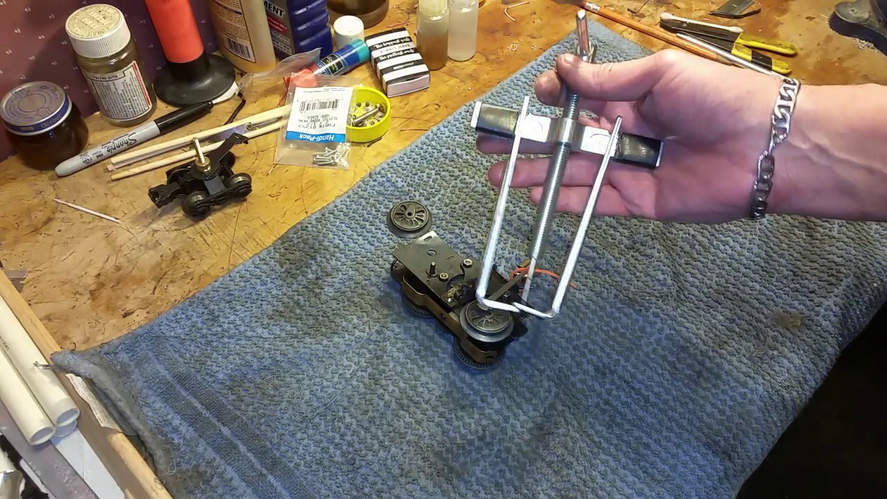 MARX TRAIN ROOM / USING THE WHEEL PULLER