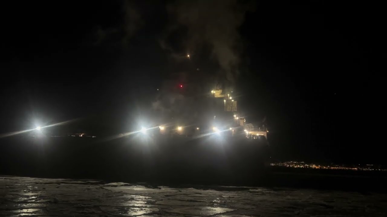 Frozen MESABI MINER Freighter Arrives in Brutal 5°F - Port of Superior! LAST SHIP OF 2025!