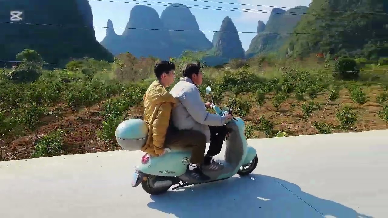 In Yangshuo, D7-9/31