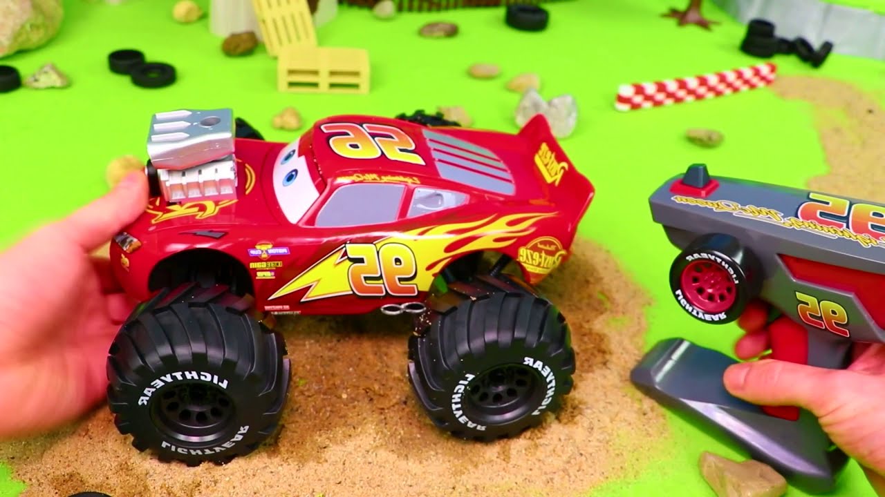 شاحنة توصيل مليئة بالسيارات