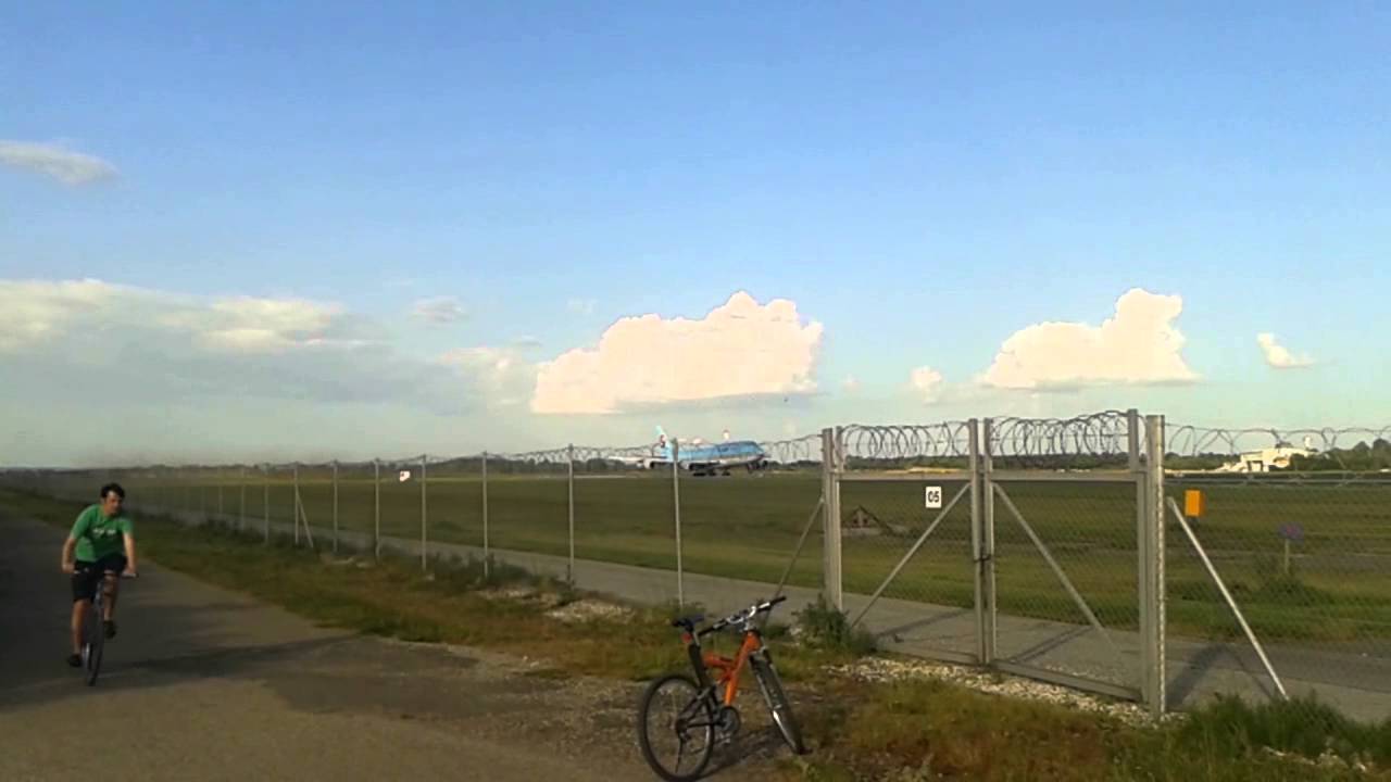 Korean Air B747 takeoff from Zagreb-Pleso airport (LDZA)