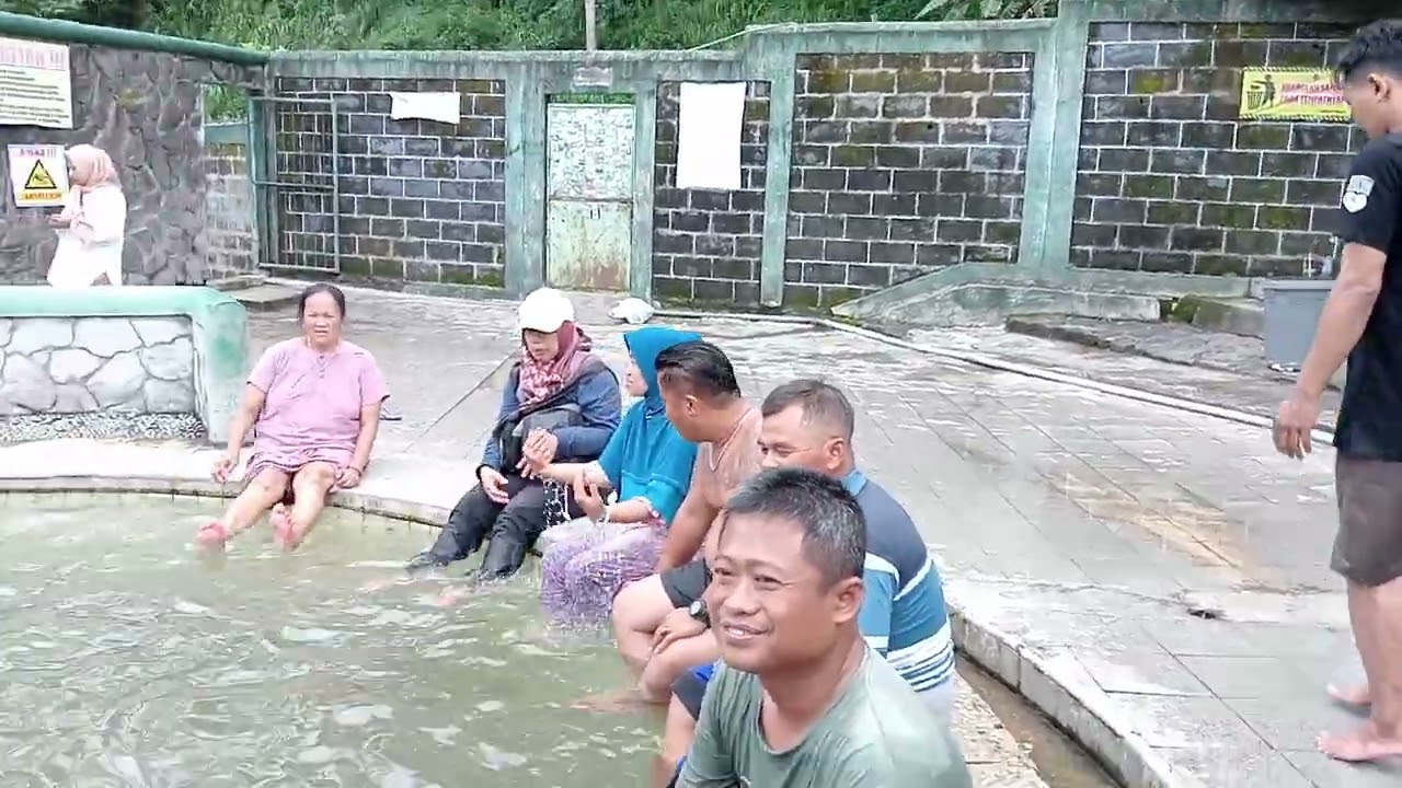 Semangat berendam di air panas PADUSAN sebagai terapi untuk menjaga vitalitas kesehatan kita