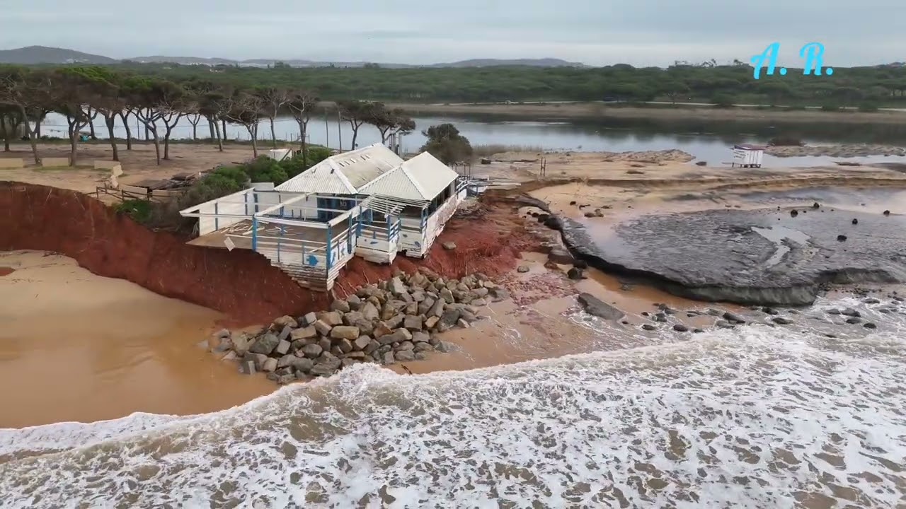 Quarteira praia do Almargem ap&oacute;s tempestade Marta 8. Fev. 2026