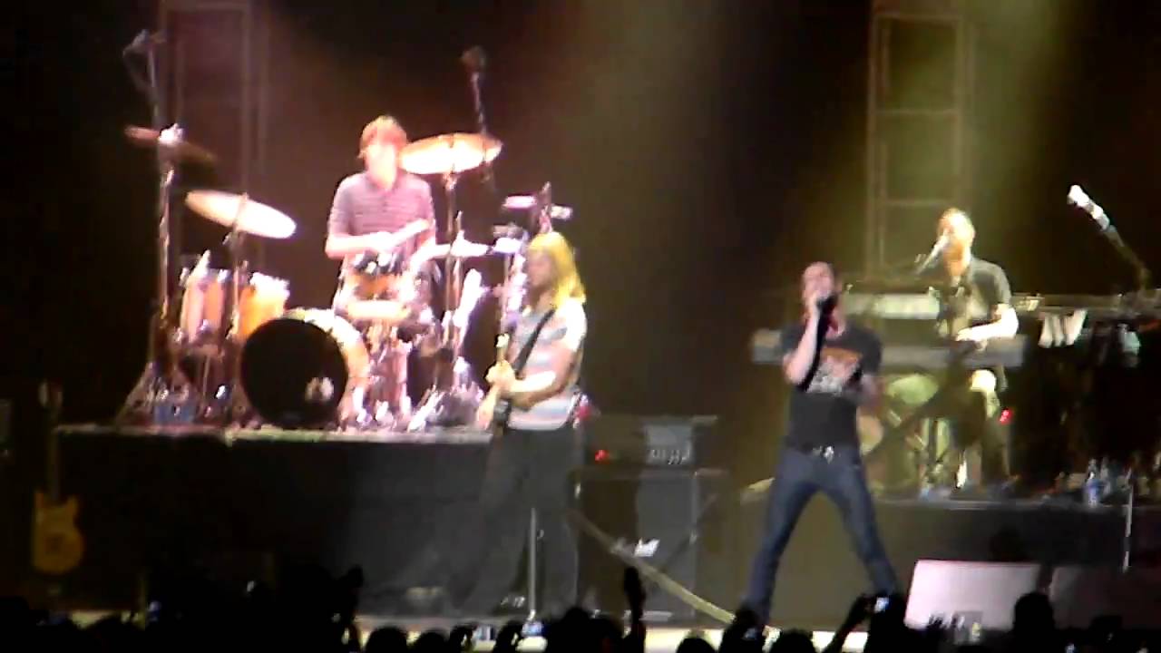 Misery-Maroon 5 in concert