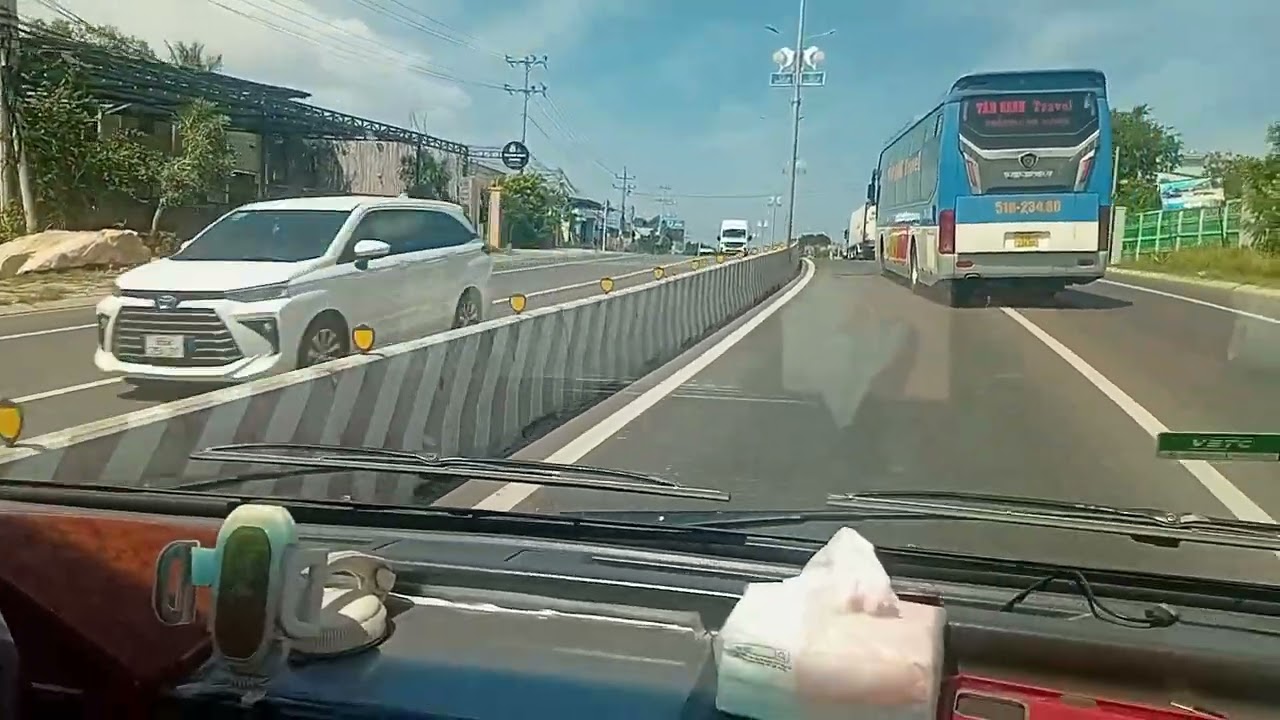 Cô út Ngọc Trâm chở bố mẹ & các bạn đi chơi Mũi né . 