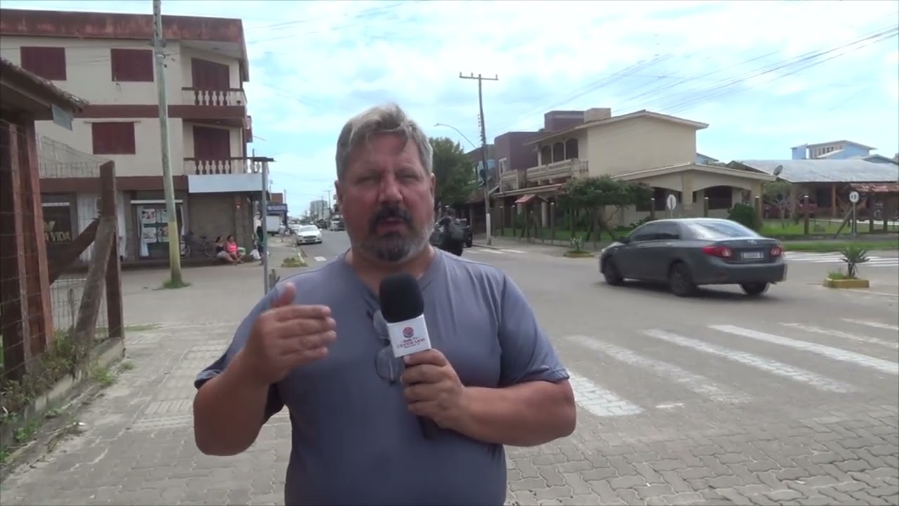 Situação dos pontos de ônibus preocupa populares em Arroio do Sal.