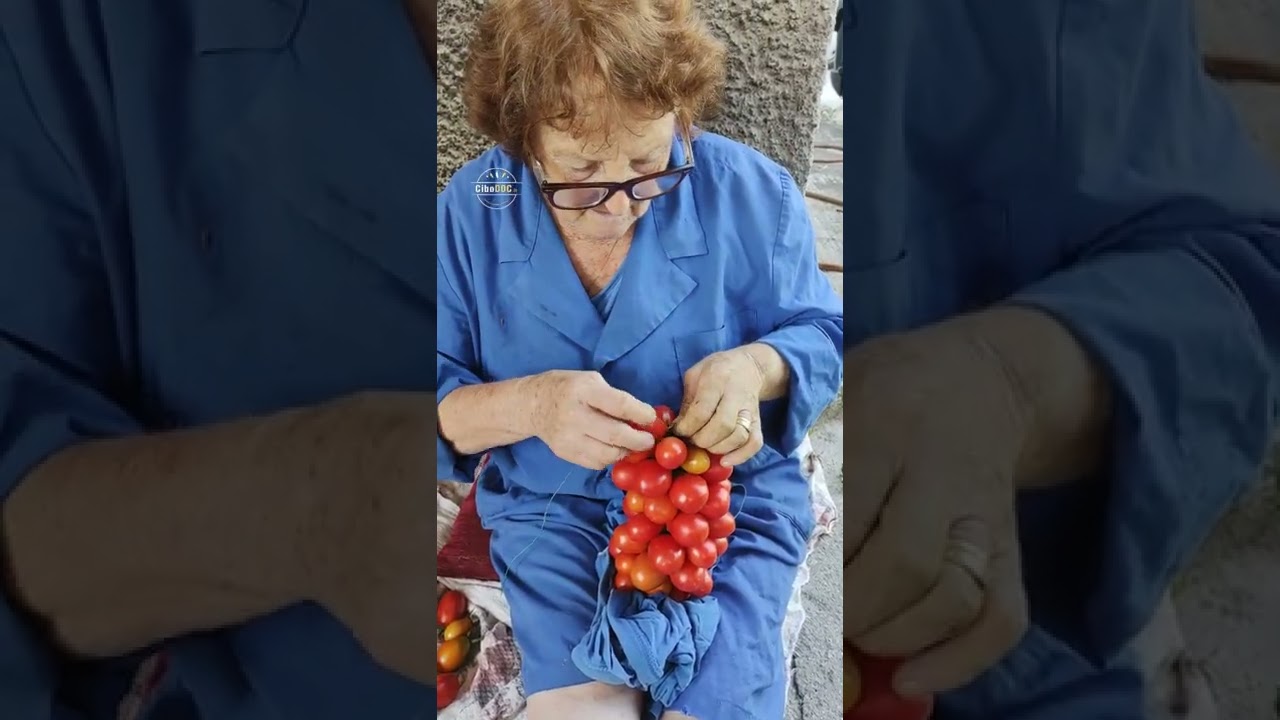 Pomodori «a scocca», l'antico metodo per conservarli per l'inverno