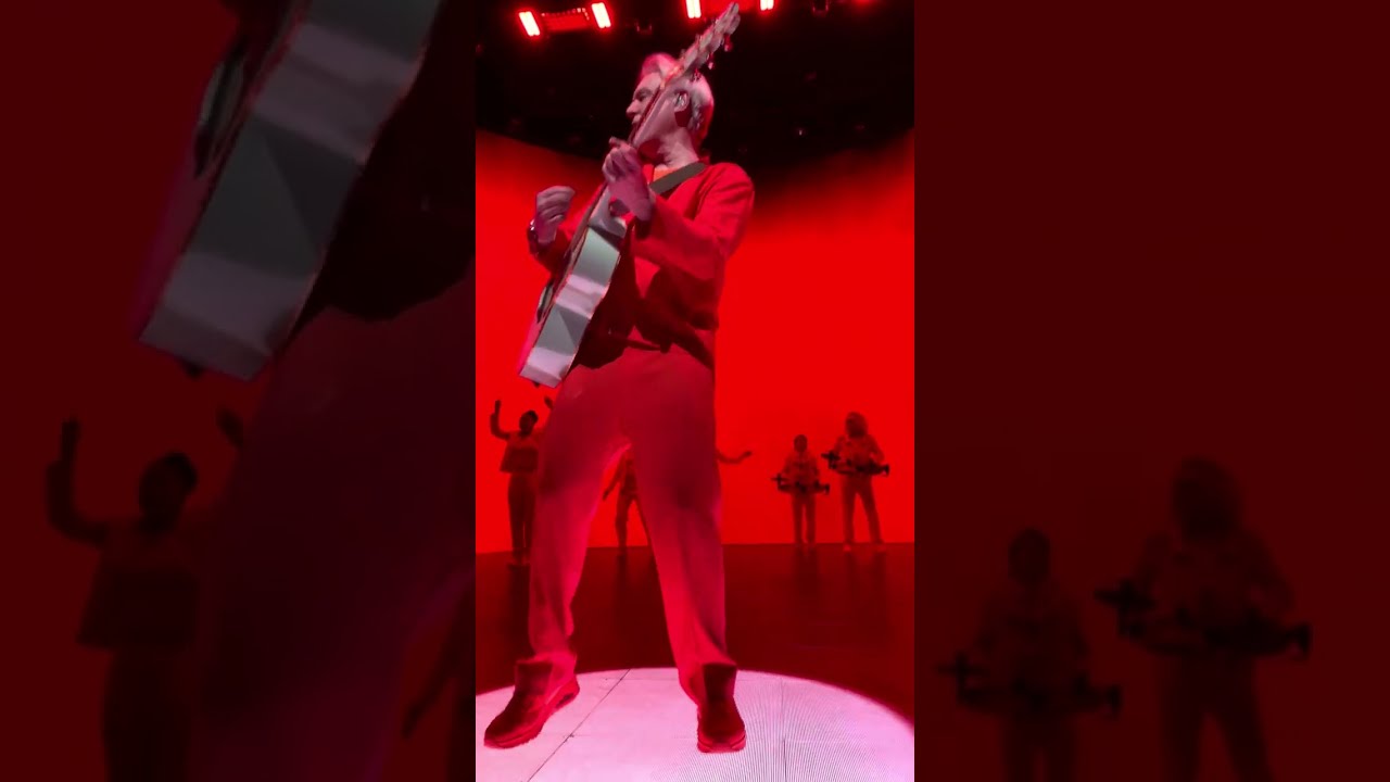 David Byrne - Paris -- BURNING DOWN THE HOUSE (Talking Heads) -- La Seine Musicale - 18 march 2026