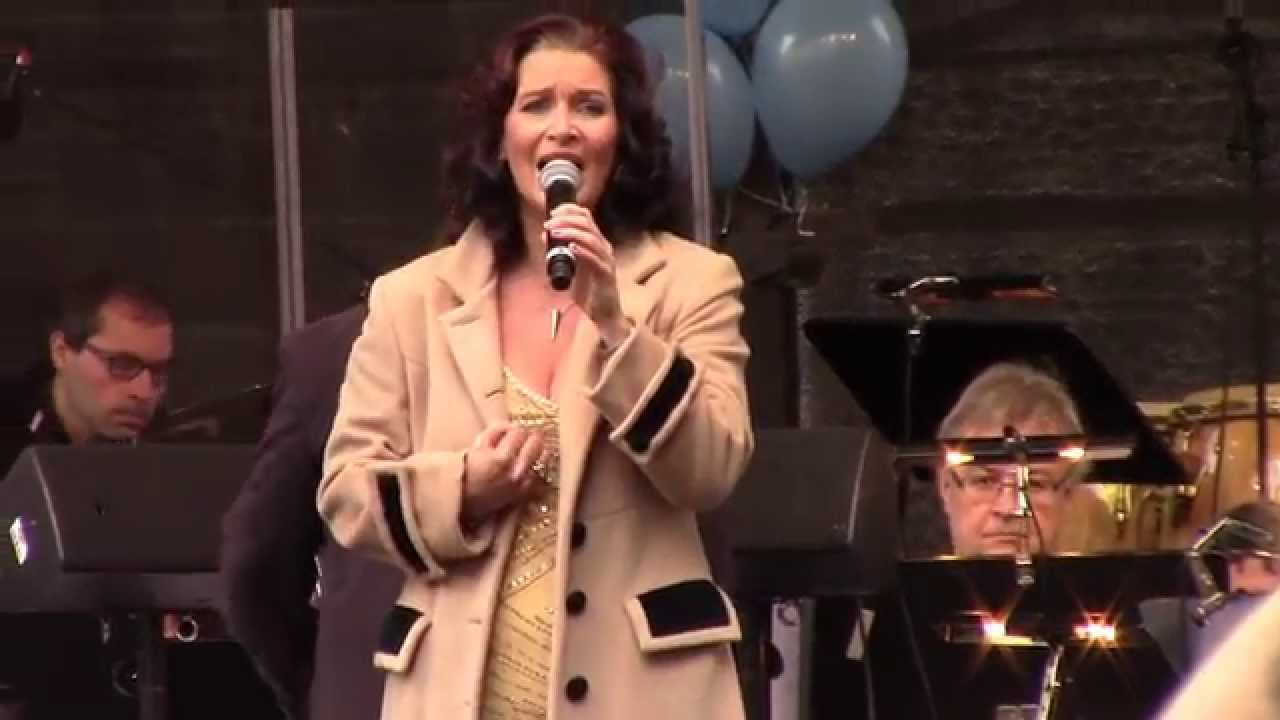 Gold von den Sternen - Maya Hakvoort - Tag der offenen Tür 2014 (Raimund Theater)