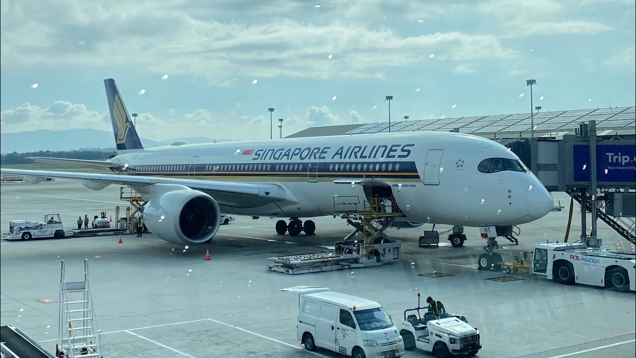 Singapore Airlines A350-900 Landing at Singapore, Changi Airport