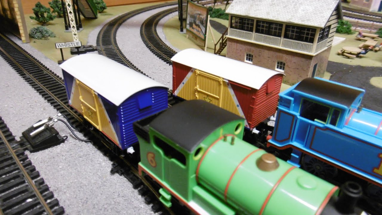 Bachmann Funfair Vans