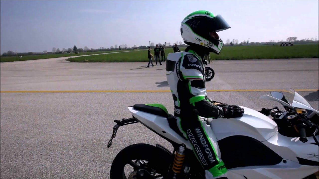 Drag Race : Energica EGO vs BMW S 1000 RR HP4, Ferrari 458 Italia, Tesla Roadster etc
