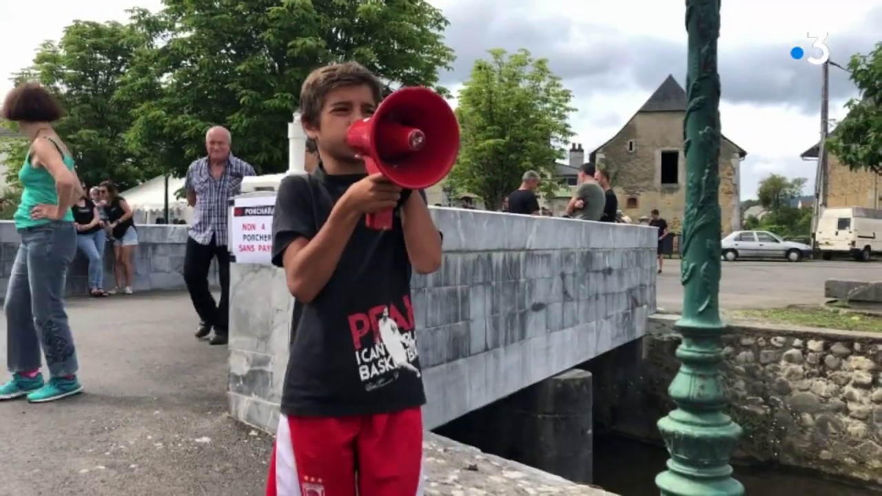 Les habitants d'Ossun ont profit&eacute; de la notori&eacute;t&eacute; du Tour pour se faire entendre.
