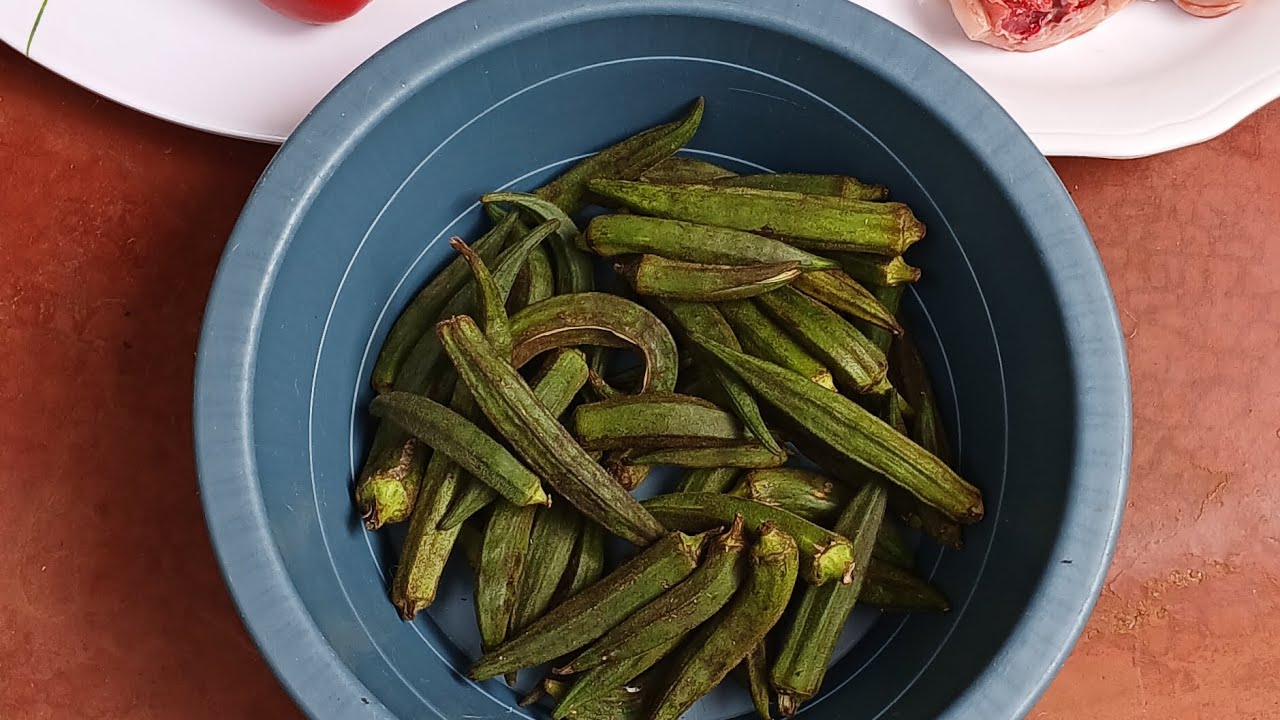 HOW TO PREPARE OKRA SOUP AND CHICKEN STEW 🐔 😋 