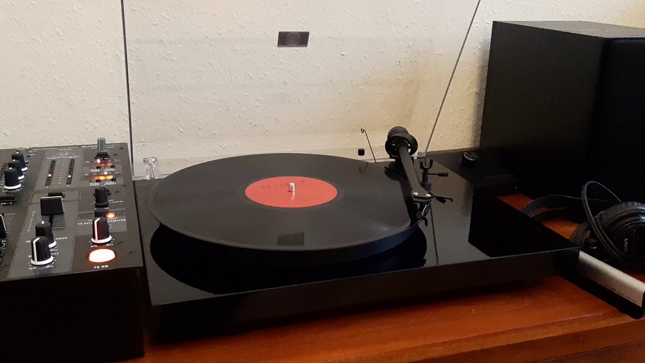 PRO JECT Debut III vs Audio Technica AT-LP120X