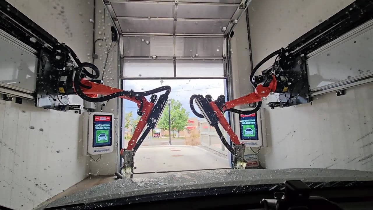 SUROWE NAGRANIE: Zrobotyzowana myjnia samochodowa Autowash Axion