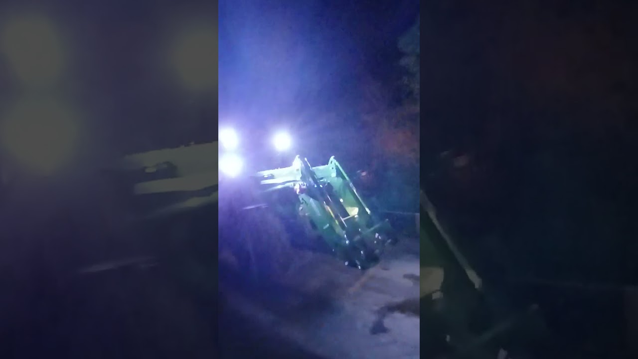 Défilé de tracteur iluminé mfr bourgougnague 2k25