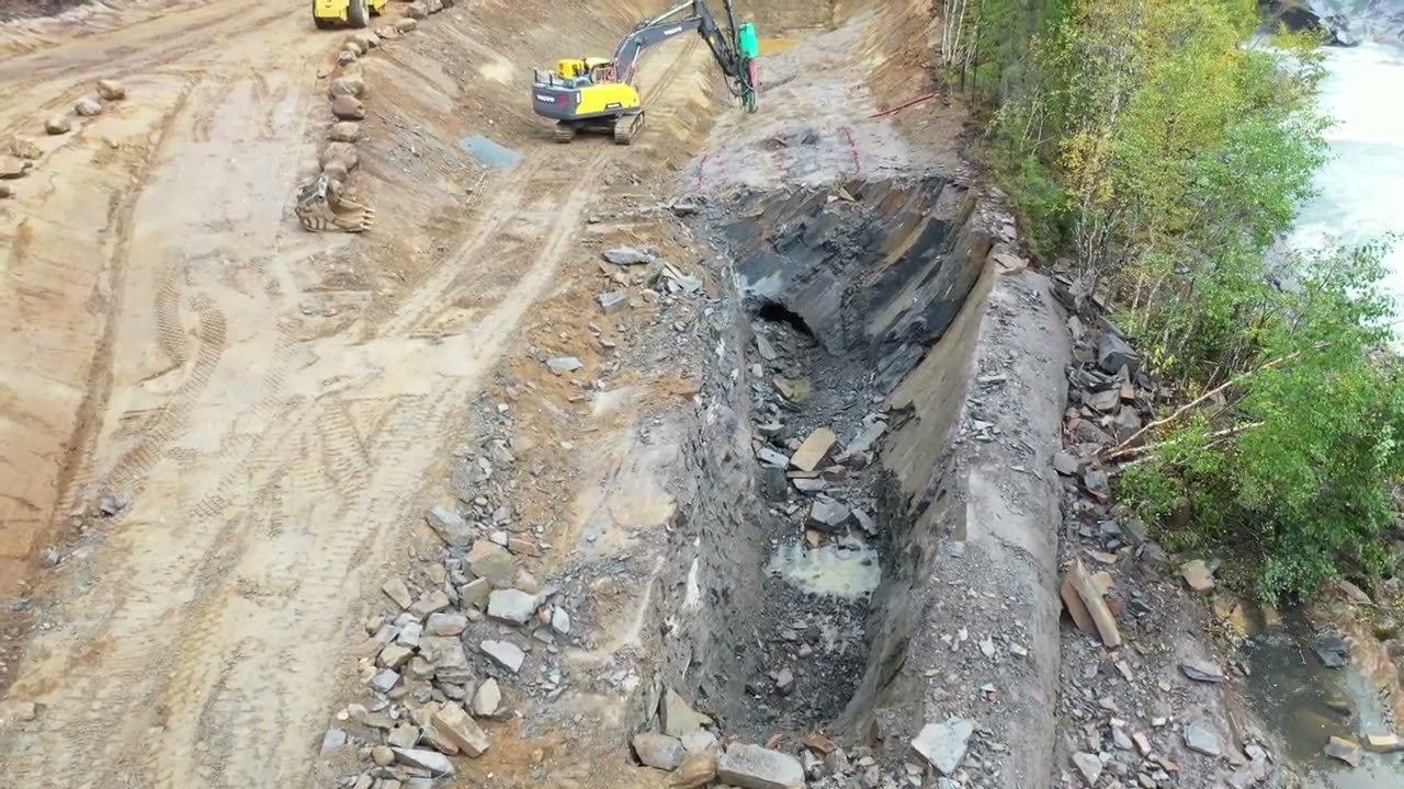 17 09 2023 Arbeid med veien til laksetrappa i Hauforsen. Beiarn.