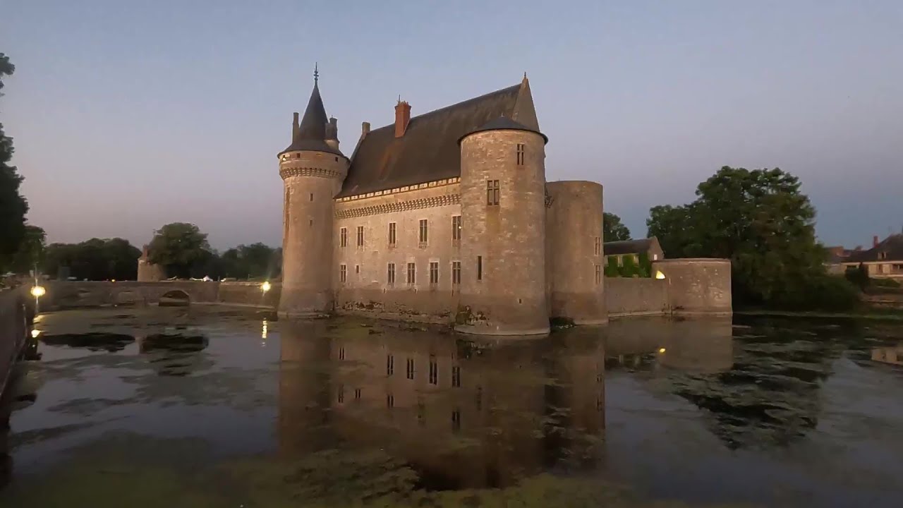 Oh, La, La -Loire! - #3 Sully-sur-Loire präsentiert mir das erste Château mit grandiosem Feuerwerk.