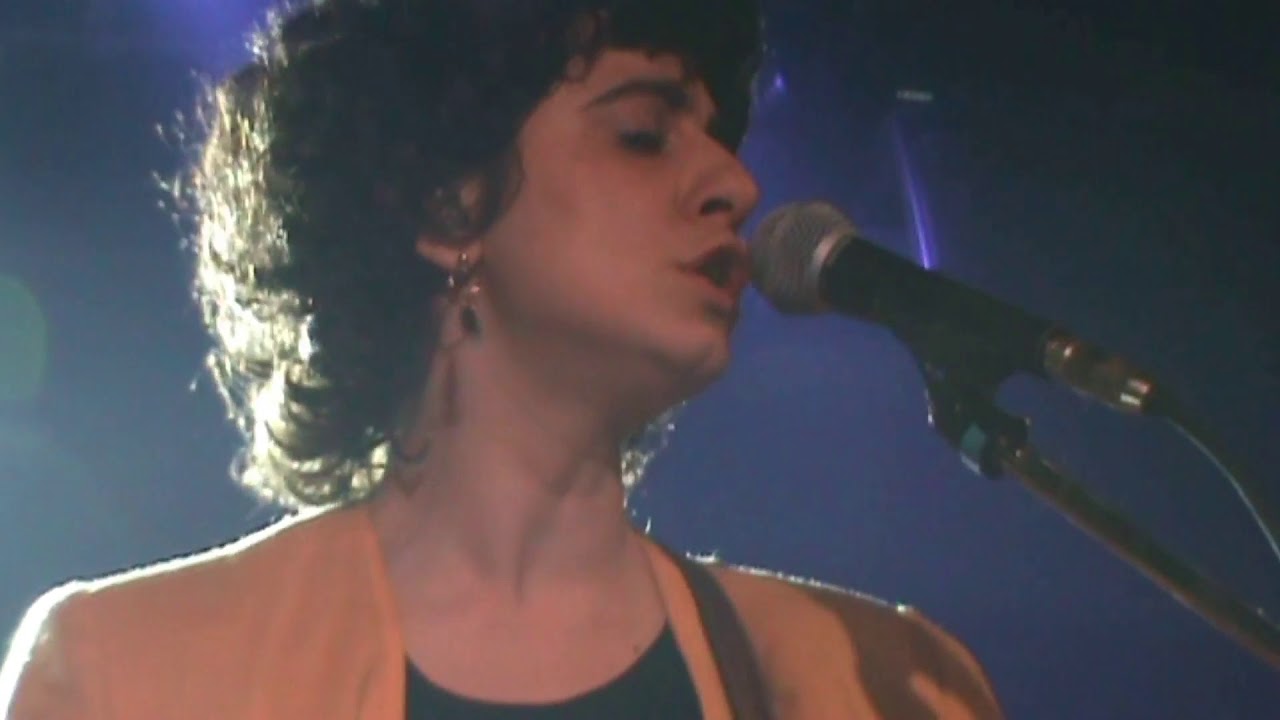 MARILINA BERTOLDI FUMAR DE DIA EN VIVO CLUB TUCUMAN