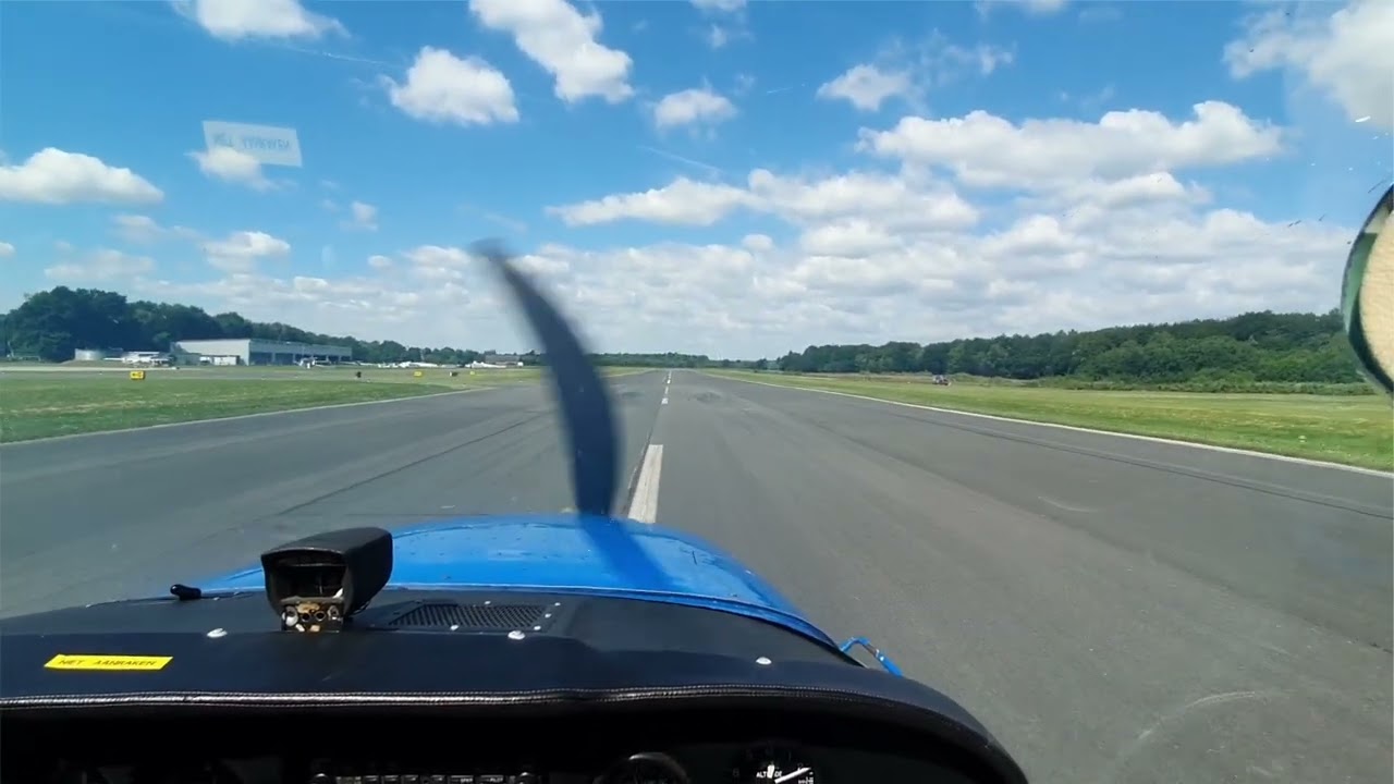 Landing RWY26 at Dinslaken Airport (EDLD) | Cessna 172-M Skyhawk