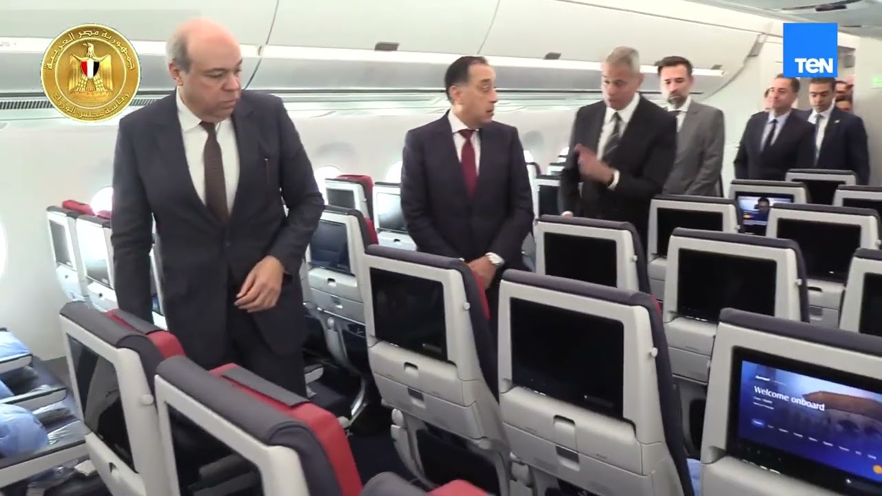 رئيس الوزراء يتفقد أول طائرة من طراز Airbus A350 900  بأسطول الناقل الوطني