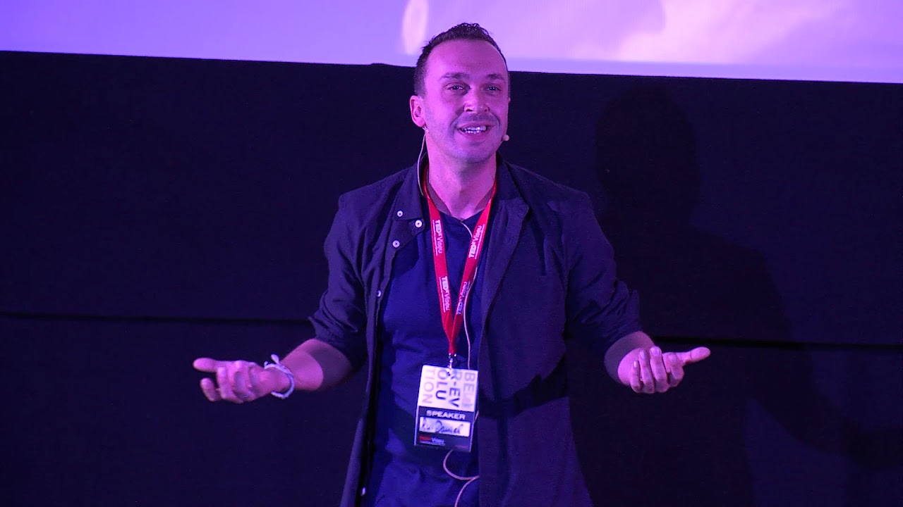 Cr&oacute;nicas &agrave; volta do mundo | Rui Daniel Silva | TEDxViseu