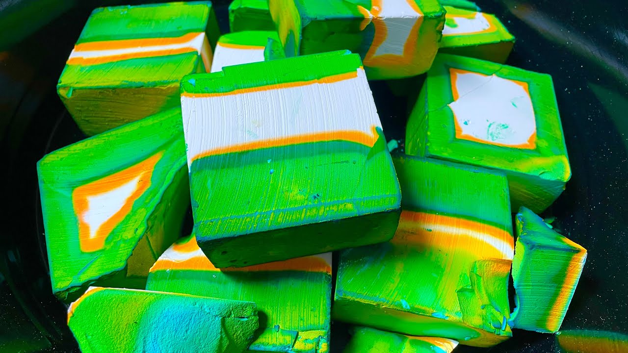 Fresh Green Dip Dyed Gym Chalk