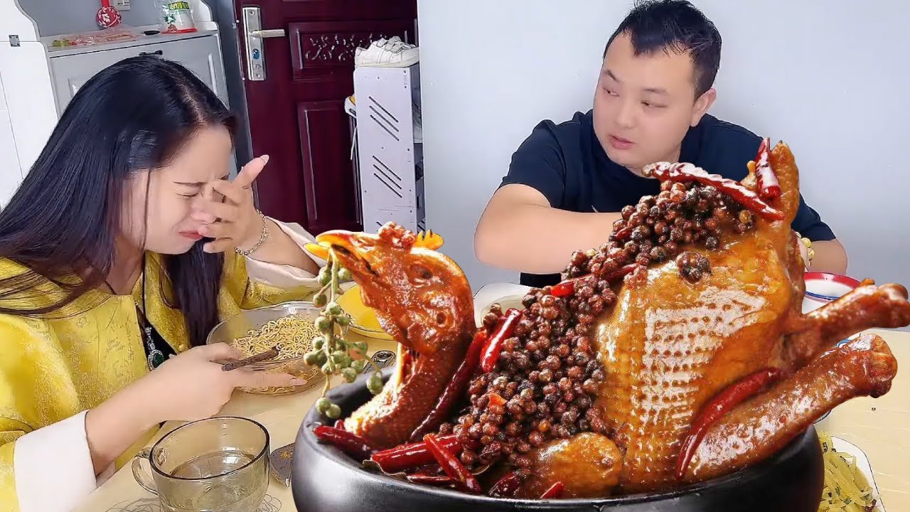 My wife secretly ate my roast duck, so let her try the taste of wasabi!
