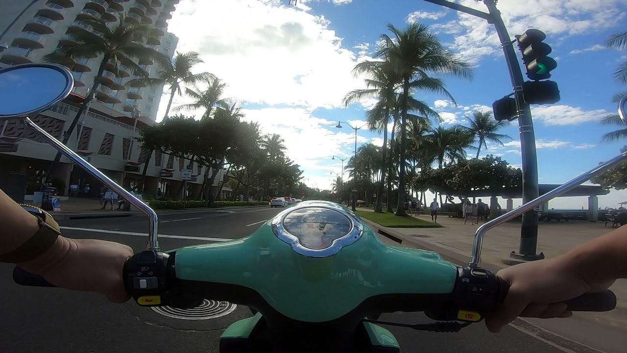 Genuine Buddy 50cc - Riding through Waikiki to Diamond Head Road - Oahu, Hawaii